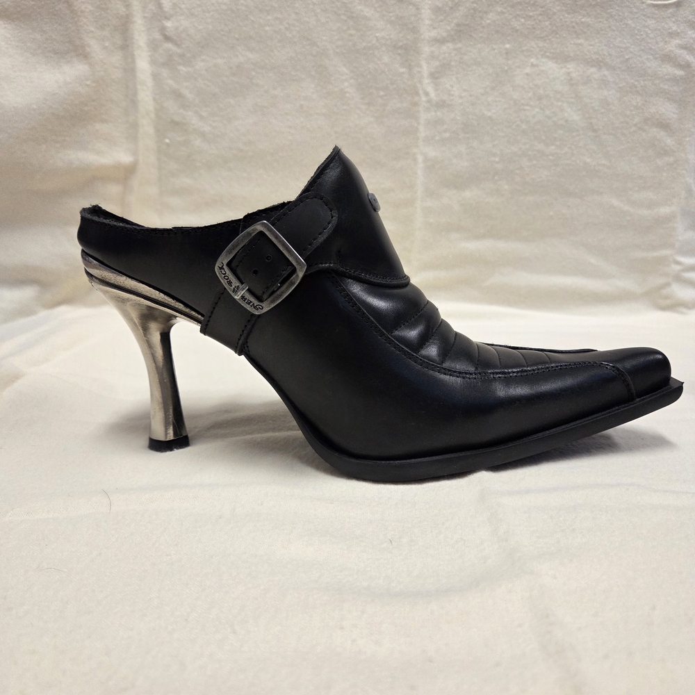 Elegant Black Leather Heeled Mules